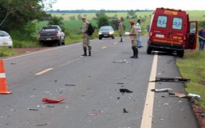 Acidente entre motocicleta e caminhonete mata adolescente de 14 anos