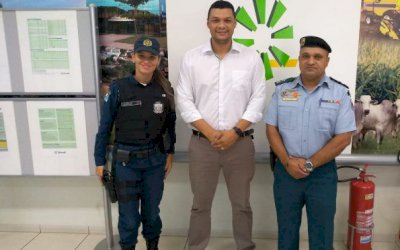 8º Batalhão de Nova Andradina recebe doação de mobília da cooperativa Sicredi