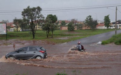 Em 24 minutos choveu o suficiente para 24 horas, explica meteorologista