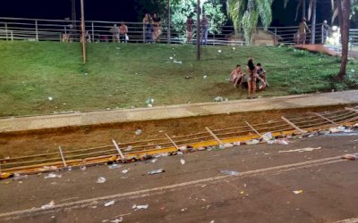 Vergonha - Carnaval de rua em Campo Grande termina com vandalismo, embriaguez, pedradas e furtos de veículos