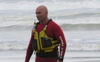 Bombeiro é morto e arrastado por 20 metros.