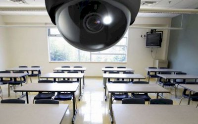 Que diz a lei sobre colocação de câmeras dentro da sala de aula e compartilhamento de imagens por aplicativos.