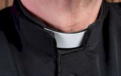 Jovem mata padre católico de quem teria sido vítima de abuso sexual