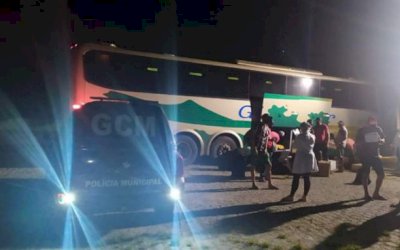 Ônibus com placas de Deodápolis que saiu de MS com 31 passageiros é barrado no Ceará