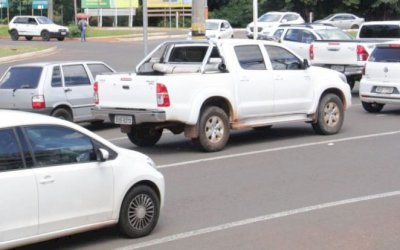 Mais de 100 mil veículos com placa final 9 precisam ser licenciados até esta quarta-feira