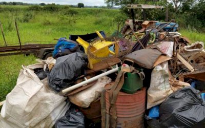 Polícia Militar Ambiental, Bombeiros e Colônia de Pescadores e comunidade usam 30 embarcações e retiram uma tonelada de resíduos do rio Dourados