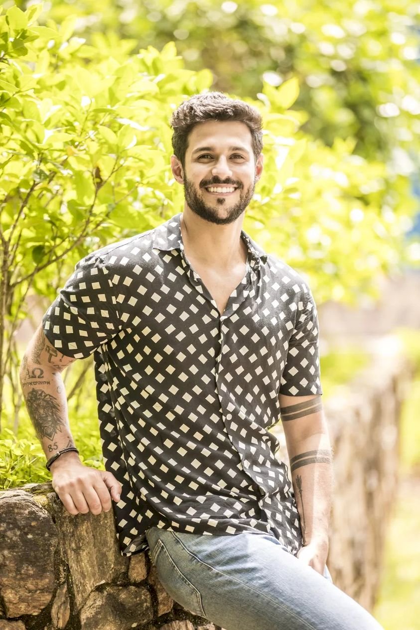 ESTADO DE EX-BBB RODRIGO MUSSI É GRAVE. MOTORISTA DO CARRO DE APLICATIVO DIZ QUE DEVE TER DADO UMA COCHILADA