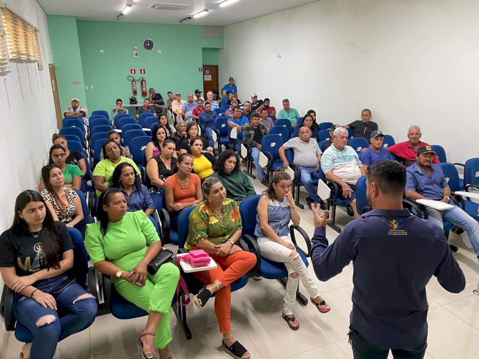 Secretaria de Educação realizou reunião com motoristas do transporte escolar e monitoras