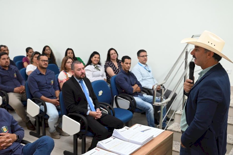 34 aprovados em concurso publico tomaram posse hoje em Ivinhema