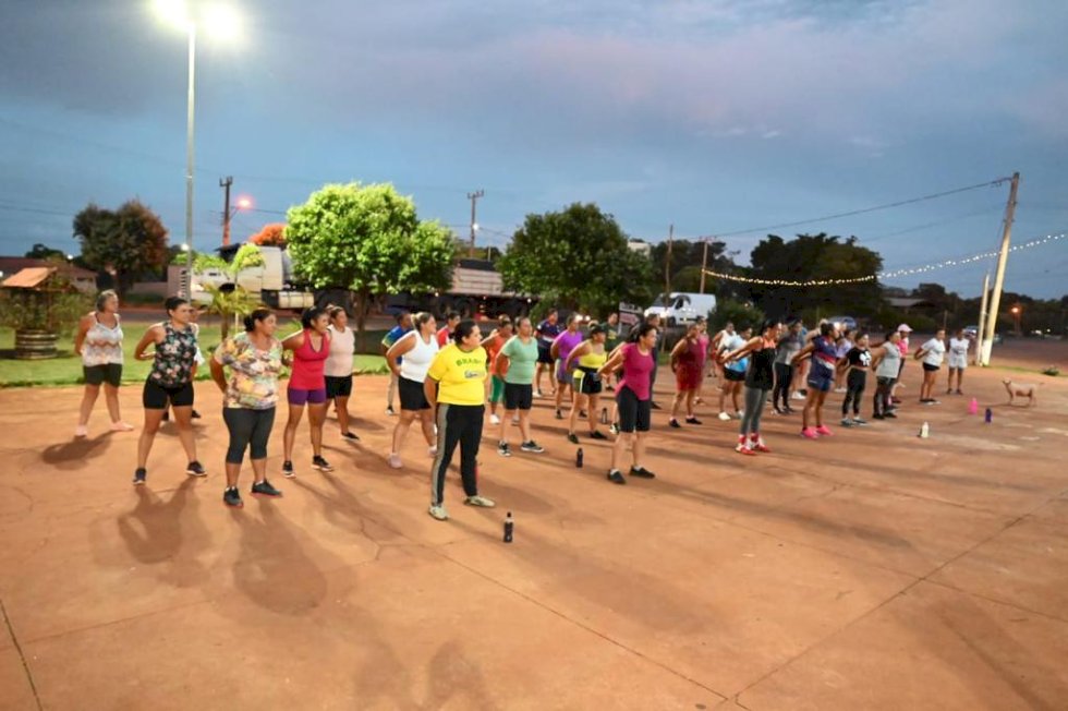 Secretaria de Cultura Esporte e Lazer iniciou ginastica na Praça em Amandina.