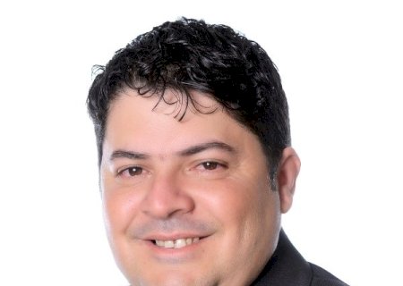 Vereador Marcio Alves solicitou construção de abrigos em pontos de ônibus e asfalto na entrada do Jardim Aeroporto