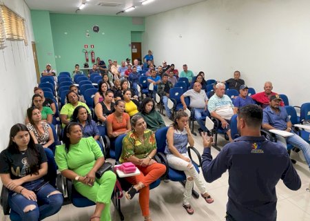 Secretaria de Educação realizou reunião com motoristas do transporte escolar e monitoras