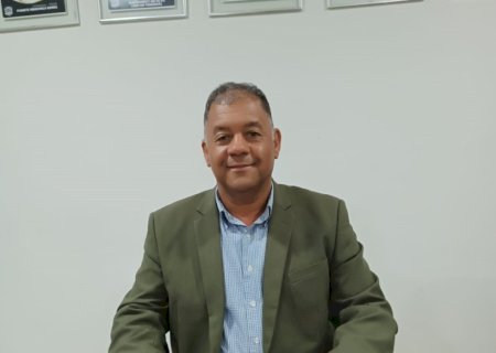 Zé Picareta indica a instalação de luminárias da Gleba Ouro Verde e patrolamento de estradas próximas a Subestação