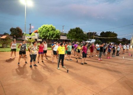 Secretaria de Cultura Esporte e Lazer iniciou ginastica na Praça em Amandina.