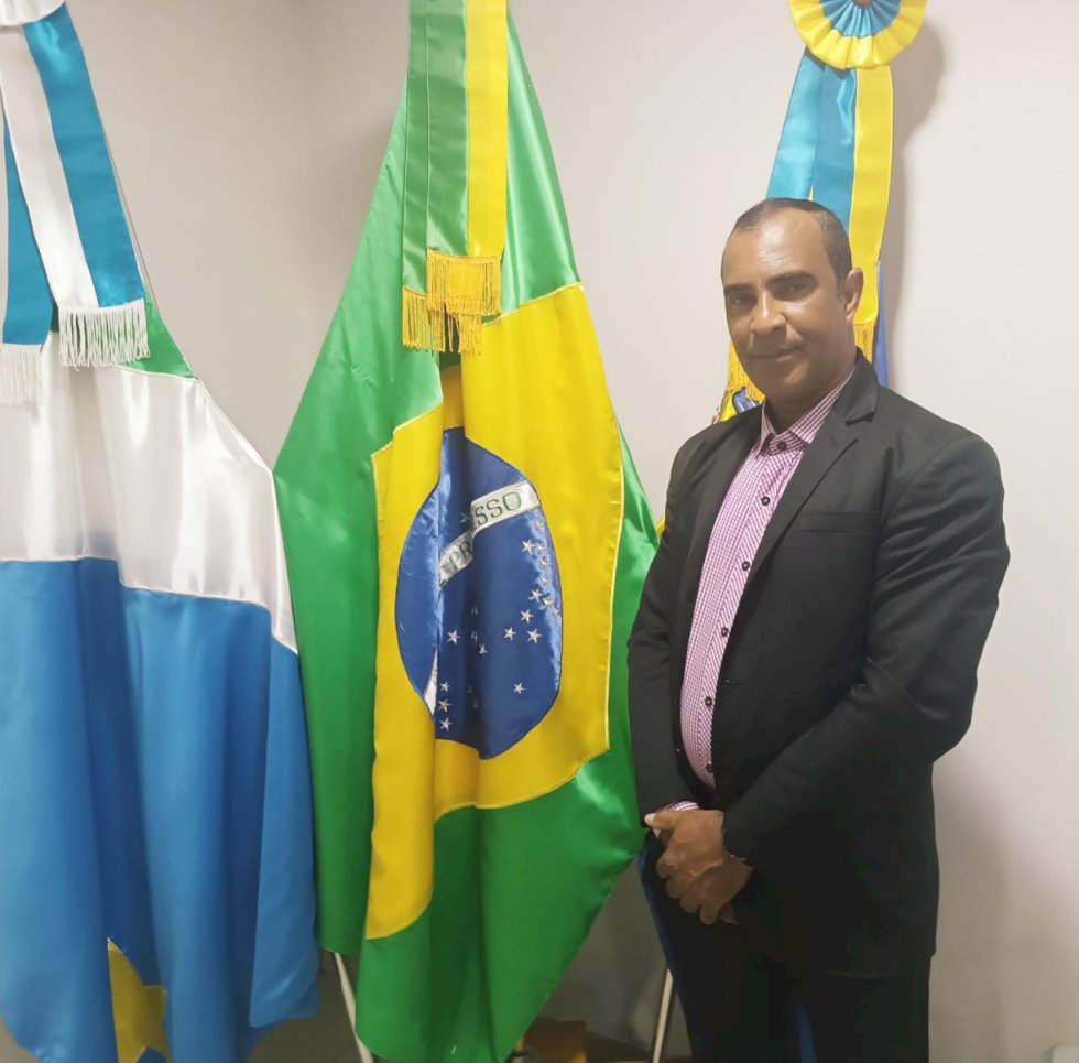 VEREADOR JAIR PEDIU REFORMA EM QUADRA DE ESPORTES DO BAIRRO TRIGUENÃ E ILUMINAÇÃO PÚBLICA NO BAIRRO ÁGUA AZUL