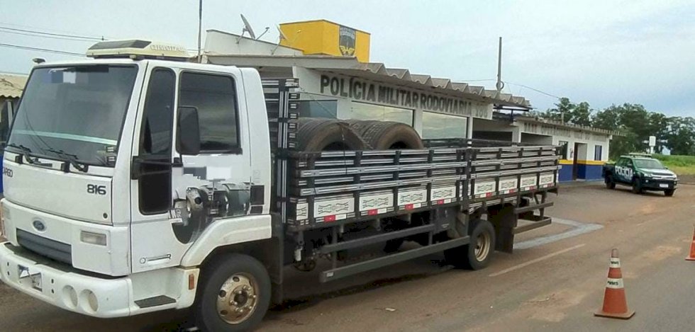 PMA de Batayporã autua empresa paranaense em R$ 11,6 mil por transporte ilegal de pneus usados importados apreendidos pela Polícia Militar Rodoviária.
