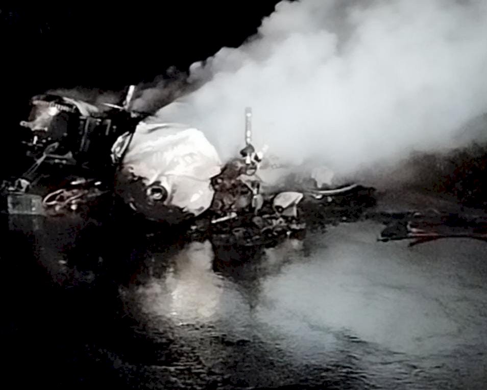 Ivinhema - Moto é destruída pelo fogo após acidente na BR-376.