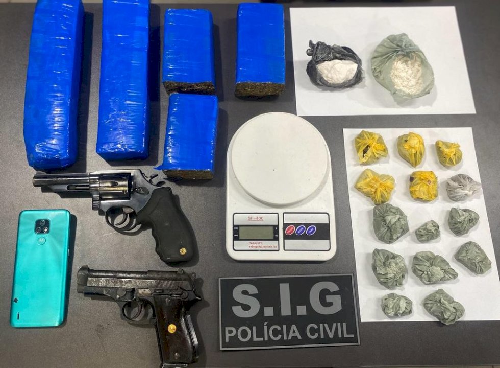 Ivinhema - Polícia Civil prende mulher em flagrante por tráfico de drogas e posse de arma de fogo.