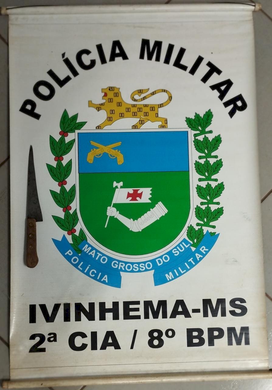 Ivinhema - Polícia Militar conduz homem para a delegacia após ameaçar vítima com faca.