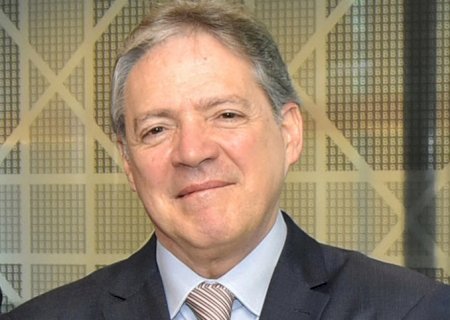 Artigo - O principal item de consumo da família, quase um complemento da casa, é o fogão a gás.