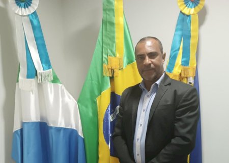 JAIR REQUISITOU AQUISIÇÃO DE CARRO PARA SECRETARIA DE ASSISTÊNCIA SOCIAL E O PATROLAMENTO DE RUAS DO BAIRRO ÁGUA AZUL