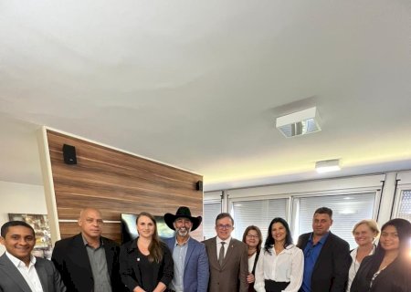 Prefeito de Ivinhema está em Brasília com caravana e já conseguem primeiro apoio Federal.