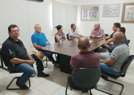 REPRESENTANTES DO HOSPITAL DO AMOR VISITAM A CÂMARA MUNICIPAL.