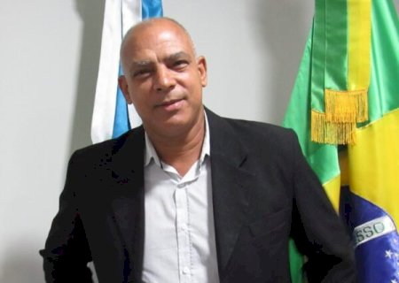 CLAUDIÃO SOLICITOU CONSTRUÇÃO DE QUADRA DE AREIA EM CRECHE, CAÇAMBAS DE ENTULHO E “BRAÇOS” DE LUMINÁRIAS PARA POSTES NO DISTRITO DE AMANDINA