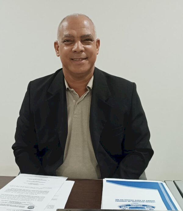 VEREADOR CLAUDIÃO PLEITEIA A INSTALAÇÃO DE LIXEIRAS NA CASA DA CULTURA DO DISTRITO DE AMANDINA