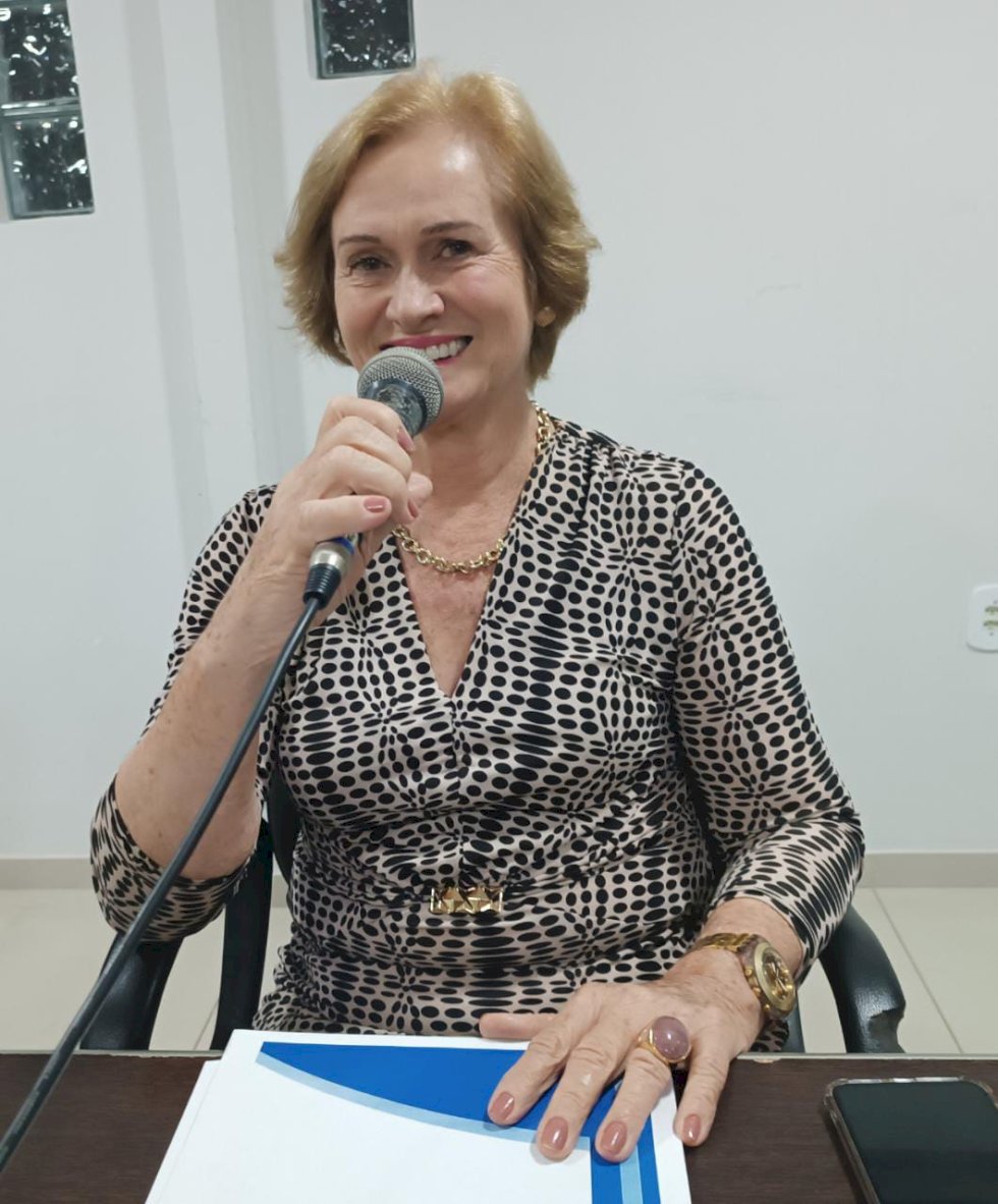 VEREADORA DENIR SOLICITOU A CONSTRUÇÃO DE QUEBRA-MOLAS EM AVENIDA DO BAIRRO JARDIM AEROPORTO