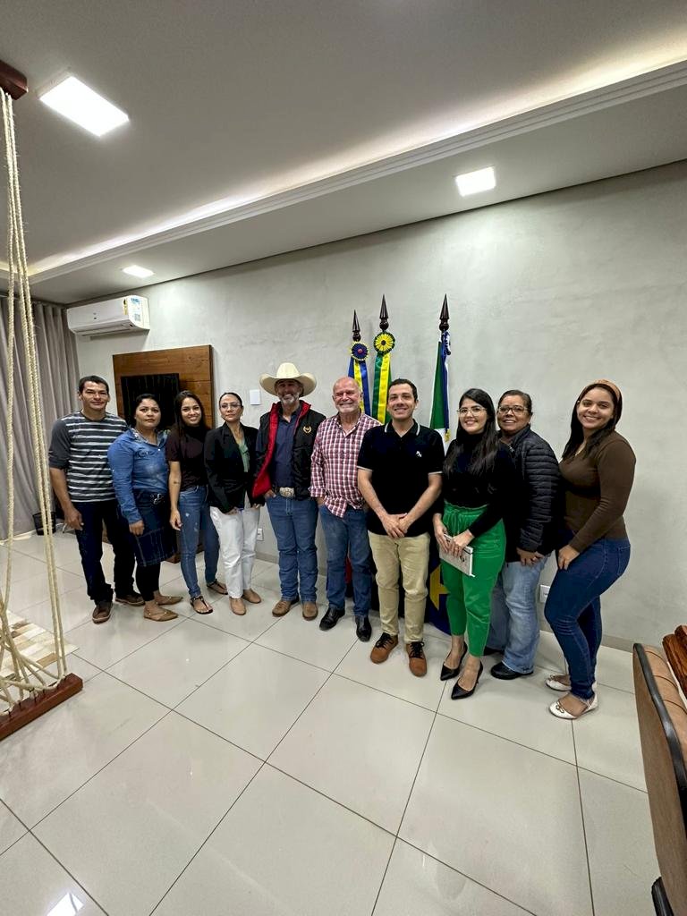 Prefeito se reuniu com representantes da ONG Polly - Cães & Gatos.