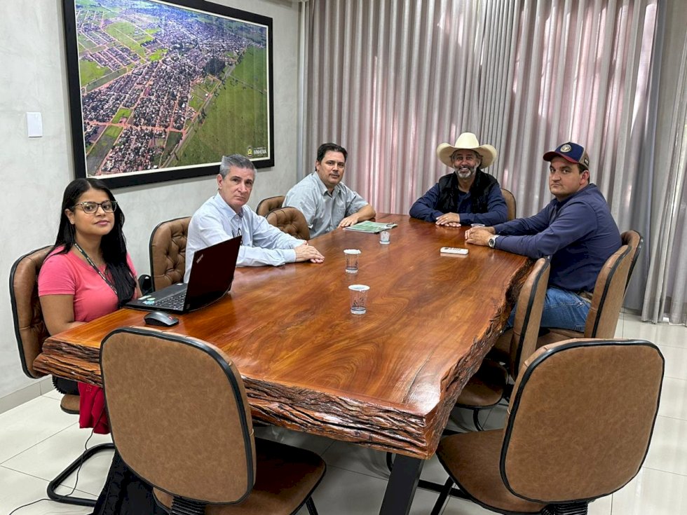 Prefeitura de Ivinhema e Adecoagro irão construir 8 pontos de ônibus.