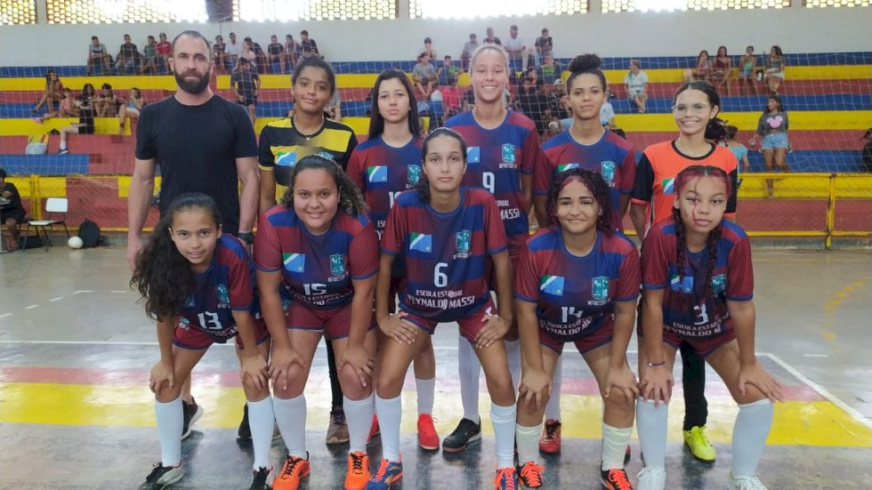 Seleção de Ivinhema futsal 15 a 17 anos participa dos jogos escolares da Juventude.