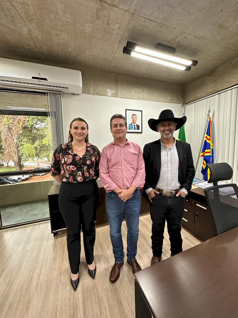 Prefeito e Secretária de Saúde de Ivinhema cumprem agenda com Secretário  estadual de Saúde do MS.