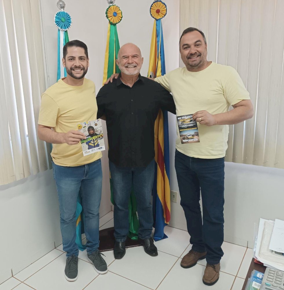 DIRETORES DO DETRAN E DEMTRIVI VISITAM PRESIDENTE DEMA PARA DESTACAR AÇÕES DO MAIO AMARELO.