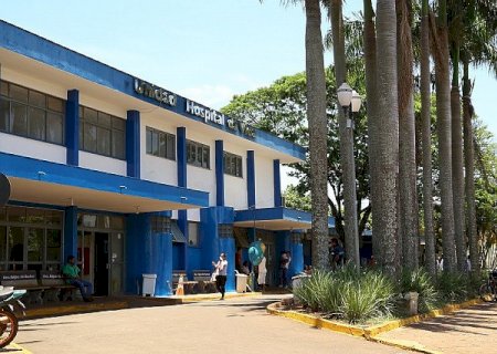 Homem fica em estado grave após ser agredido com várias facadas em bar de sinuca em Dourados