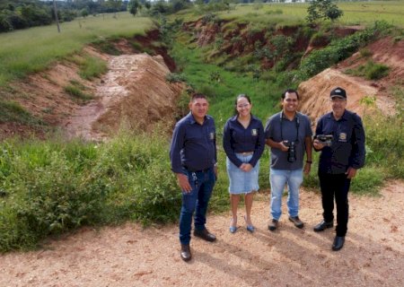Secretária de Planejamento faz visita técnica em área afetada por erosão no Distrito de Amandina