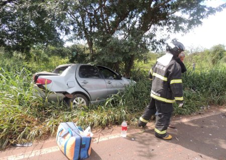 Ivinhema - Acidente na BR -376 envolvendo uma carreta e dois veículos de passeio próximo a Vila Alice.