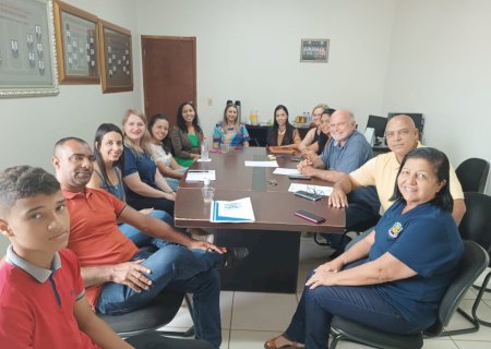 VEREADORES SE REÚNEM COM SECRETÁRIA E EQUIPE DA ASSISTÊNCIA SOCIAL