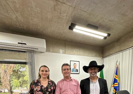 Prefeito e Secretária de Saúde de Ivinhema cumprem agenda com Secretário  estadual de Saúde do MS.