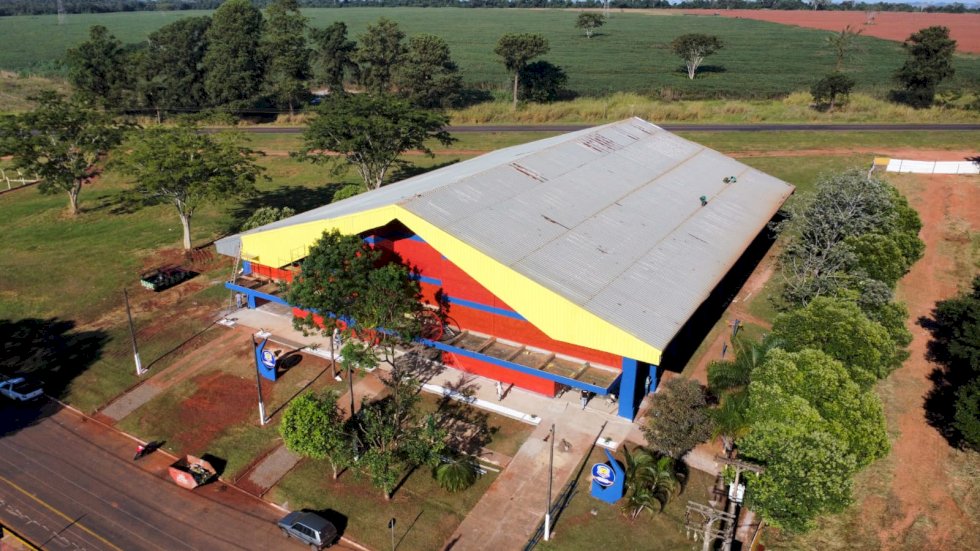 Prefeitura de Ivinhema reinaugura ginásio poliesportivo .