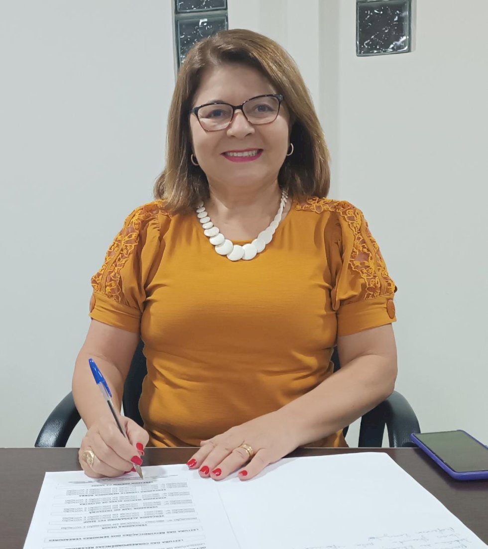 IVONETE QUER ASFALTO LIGANDO À VILA CRISTINA, RECURSOS PARA POÇOS ARTESIANOS DE GLEBAS, E PSICÓLOGO E ASSISTENTE SOCIAL PARA ATENDER NA REDE DE ENSINO