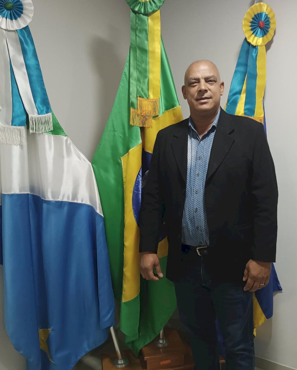 CLAUDIÃO PLEITEIA A LIMPEZA E RETIRADA DE ENTULHOS EM RUA AO LADO DA ESCOLA ESTADUAL ANGELINA JAIME TEBET