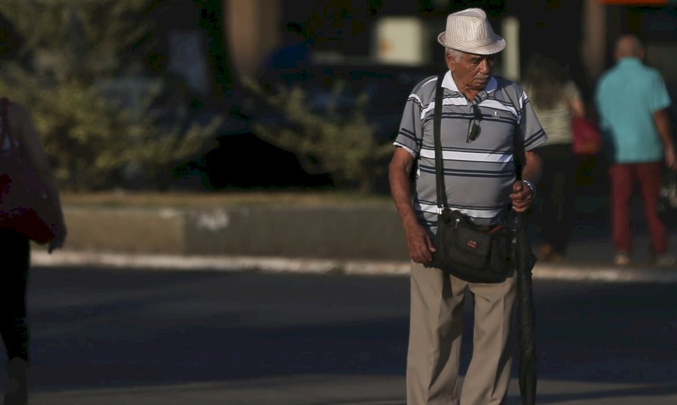Especialistas alertam para \'tsunami\' de doentes idosos com câncer