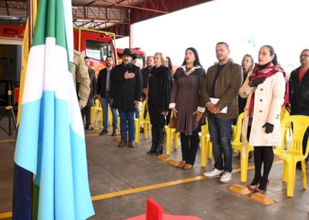 Prefeito e vice-prefeita de Ivinhema participaram de inauguração de obras e entrega de medalhas no quartel de bombeiros de Ivinhema