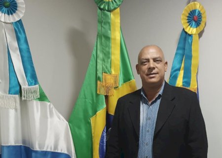 CLAUDIÃO PLEITEIA A LIMPEZA E RETIRADA DE ENTULHOS EM RUA AO LADO DA ESCOLA ESTADUAL ANGELINA JAIME TEBET
