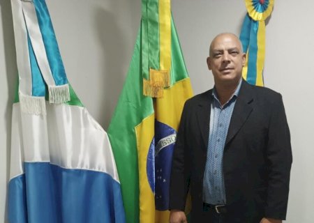 VEREADOR CLAUDIÃO DESEJA A DESTINAÇÃO DE UM FUNCIONÁRIO PARA ATENDER NA FARMÁCIA DO POSTO DE SAÚDE DE AMANDINA