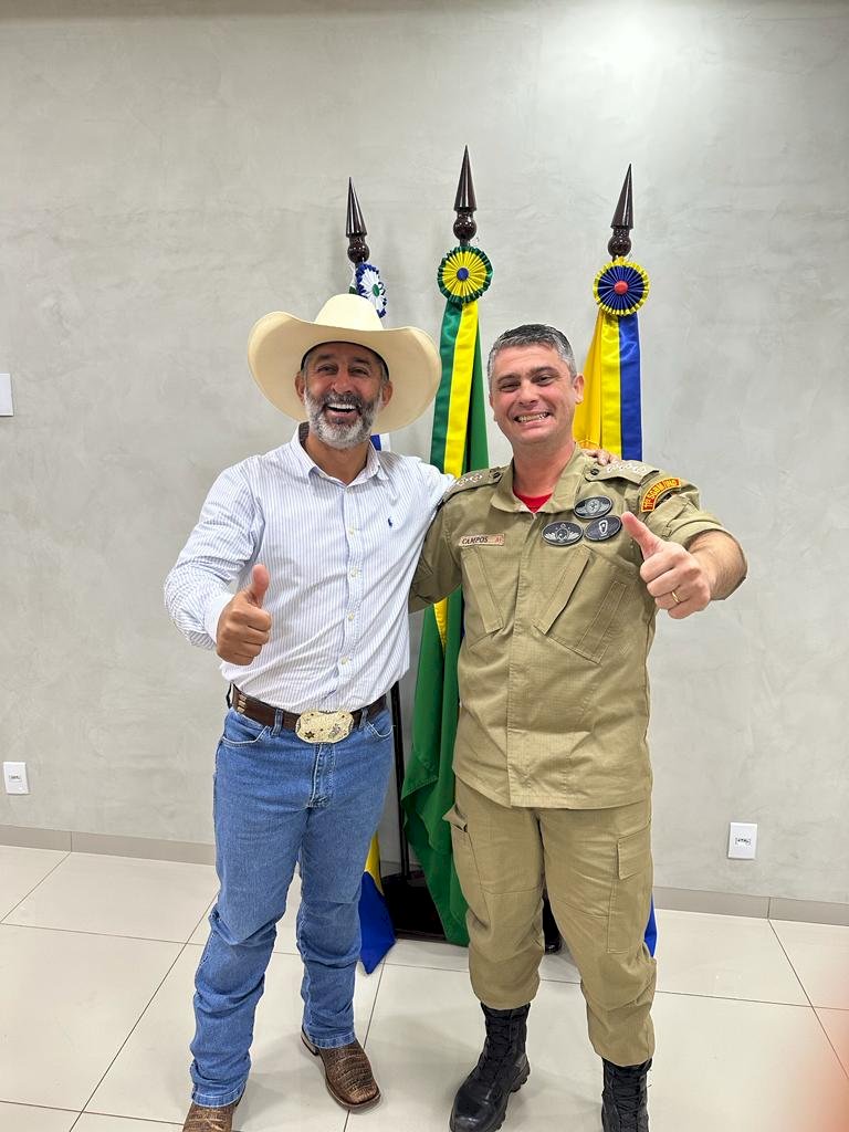 Comandante do corpo de bombeiros de Ivinhema visitou gabinete do prefeito de Juliano Ferro.