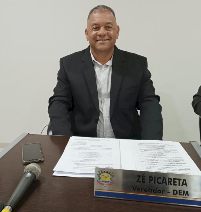 ZÉ PICARETA SUGERIU QUE CAMINHÃO DA COLETA DE LIXO PASSE AS TERÇAS-FEIRAS NA GLEBA AZUL