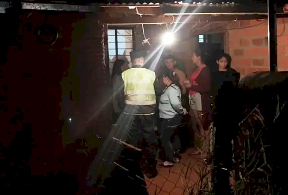 Homem mata a mulher e a filha de 16 anos a facadas na linha internacional.